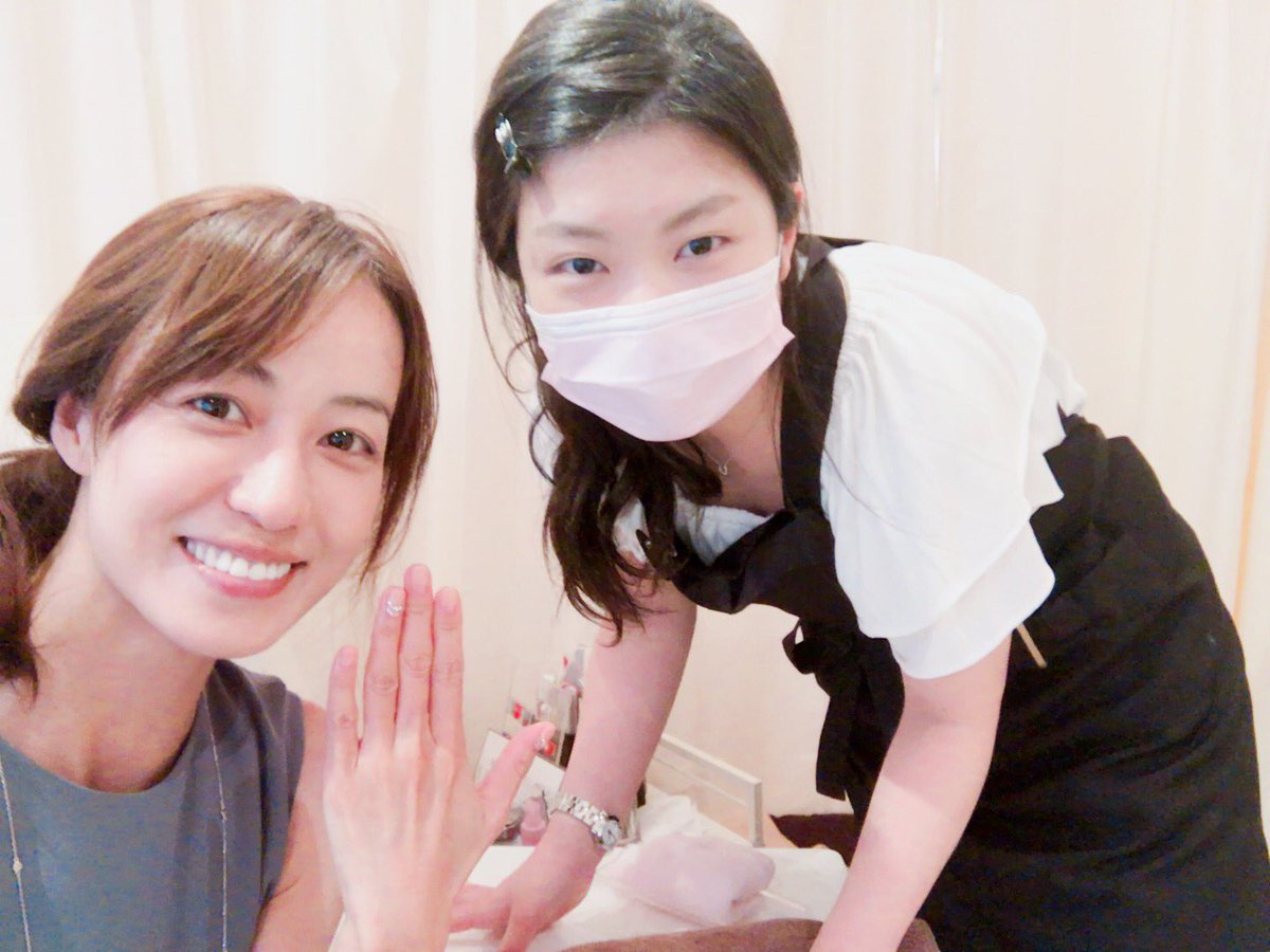 及川 奈央 V Twitter 白金高輪のネイルサロン ブランロール にて ハワイでぐんぐん伸びたネイルを新しくしていただきました スッキリ 担当はもちろん宮田さん ᴗ 人 癒しのひと時をありがとうございました
