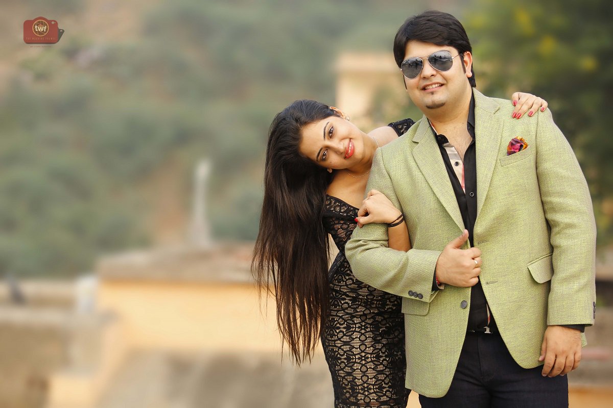 We offer pre-wedding nd wedding shoots such as tilak, ring ceremony,cocktail party, decoration,mehendi nd bidai in a way
#WeddingPhotography