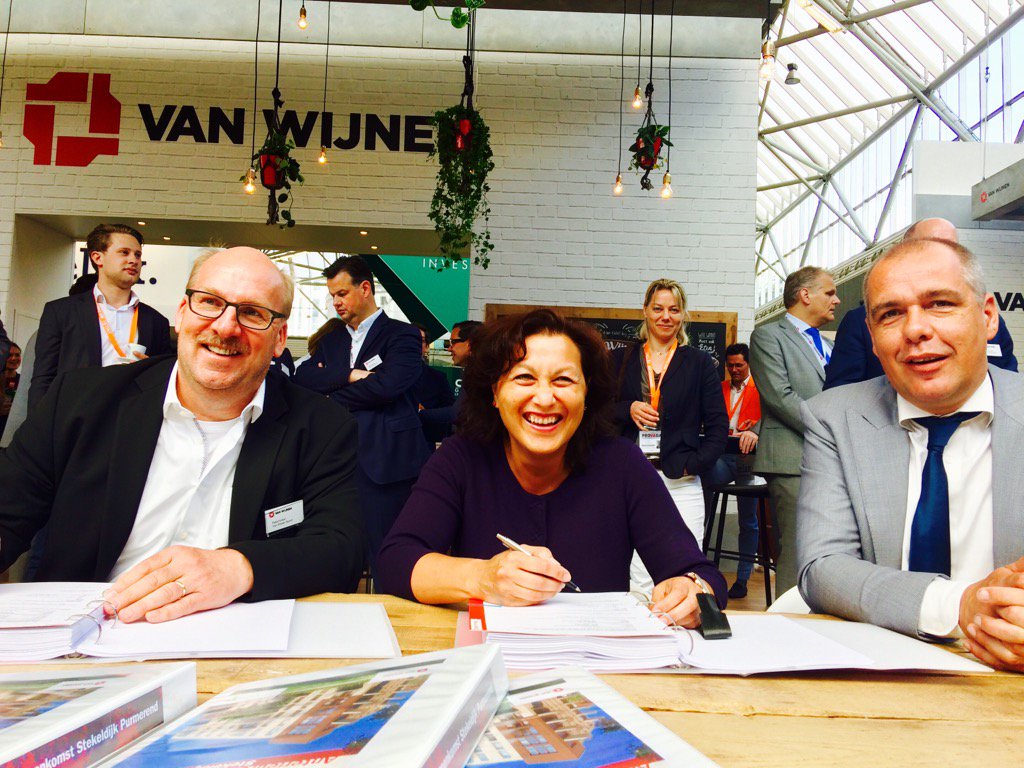 Uiteraard ook contract tussen SPF beheer en <a href="/VanWijnenGroep/">Van Wijnen</a> voor ruim 50 Appartementen. #provada2017