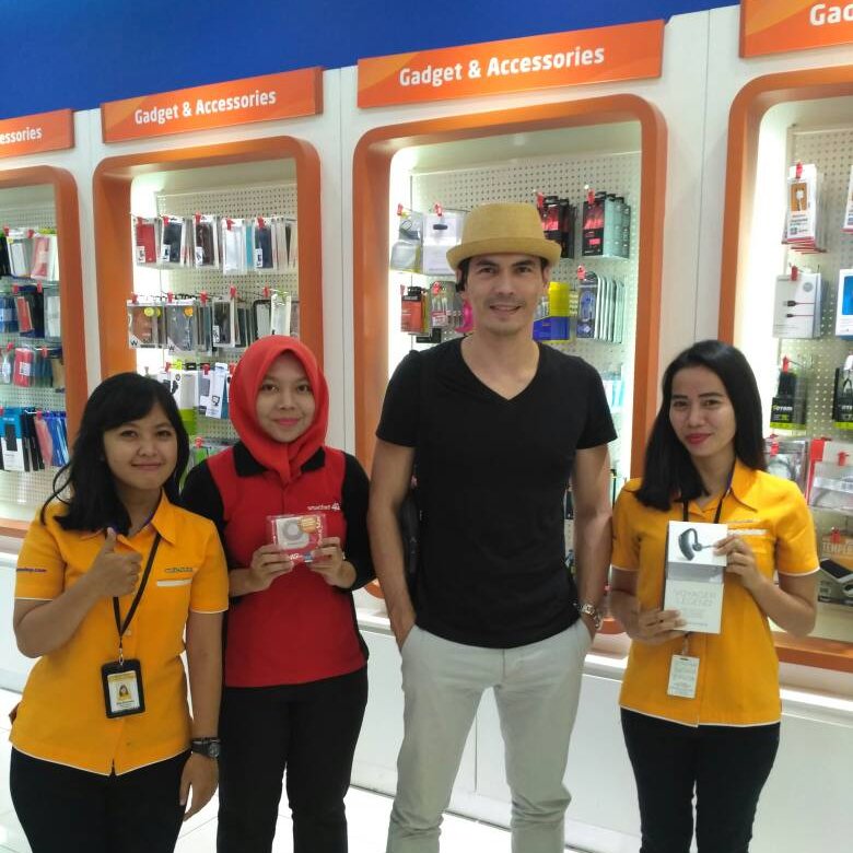 Thanks bro Atalarik Syach sdh mampir ke WS Cibinong &amp; beli Plantronics Voyager Legend + MiFi Andromax.

#wellcommshop #wscibinong #smartfren