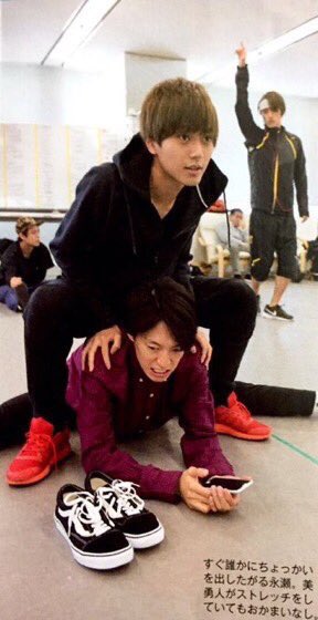 roguauto_085's tweet photo. 廉ちゃん５歳児🙈💗💗
ストレッチしてるのにww痛そうwwww
ながつ好きやなぁぁ☺️💕💕でもすぐ呼ばれるっていうな😂
基本先輩達やね！
可愛すぎる自由人でした🙈💖 https://t.co/eMSG2KhTKA