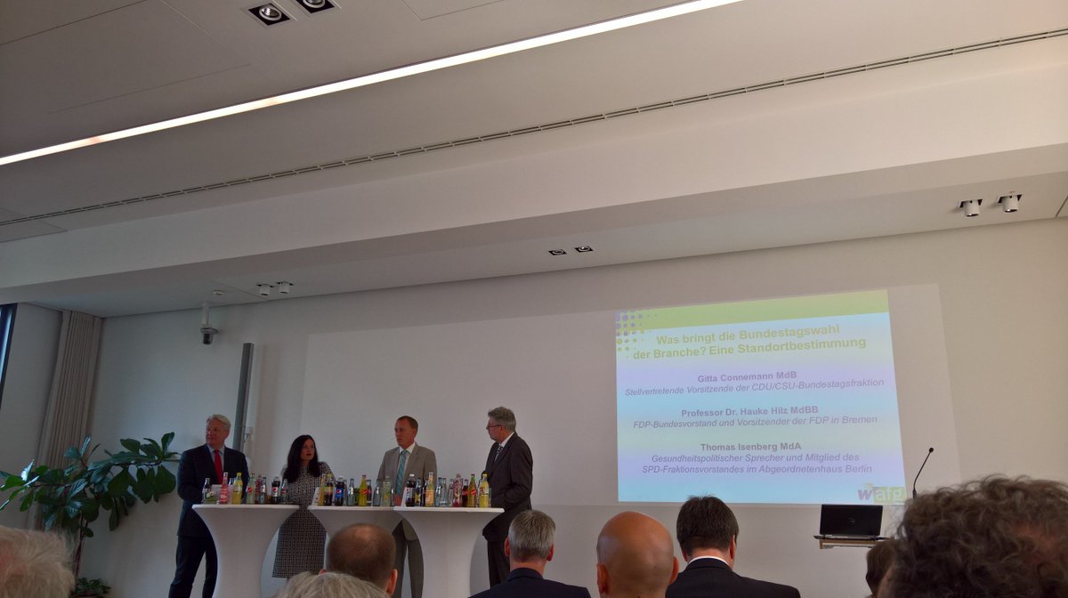 bebusch's tweet photo. #btw17 für die Getränkeindustrie. Fluch und segen social media? #wafg Meeting mit ua @PatrickKammerer @SvenAfhueppe @HaukeHilz https://t.co/VsHJJh5RVa