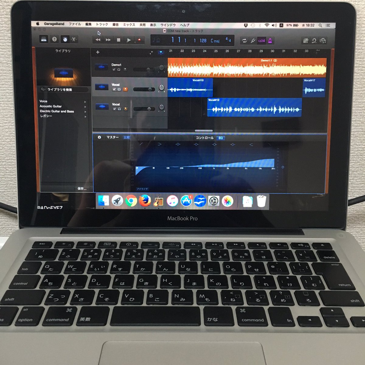 mt_aka_crain's tweet photo. 鬼急ピッチで制作なう。
歌メロ立上げ→歌詞→プリプロ。
コレを3曲分。
頑張れ、オレ。
そして、無事SSA決勝大会エントリー完了。
コッチも頑張れ、オレ。
#product #music #song #ssa #phisyque https://t.co/Kro30EWSR3