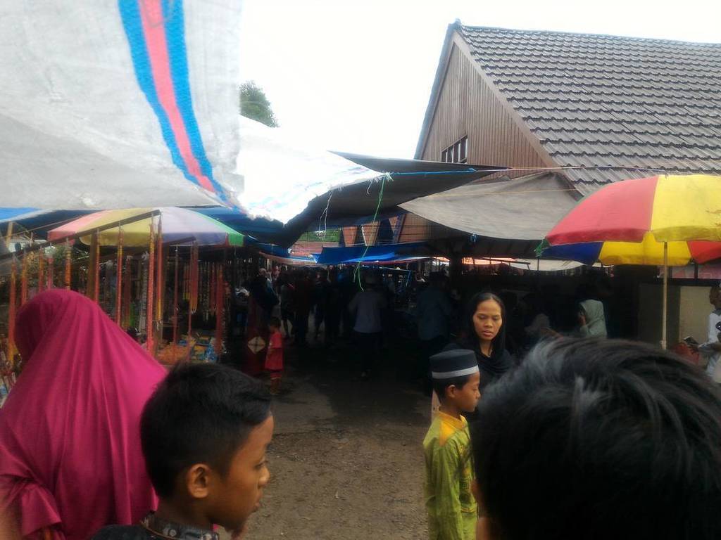 Ngabuburit di pasar Ramadhan tentunya asik klw tenaga masih strong. Rahasianya adalah minum #BEARBRAND #1kalengsaa… ift.tt/2rag7zM