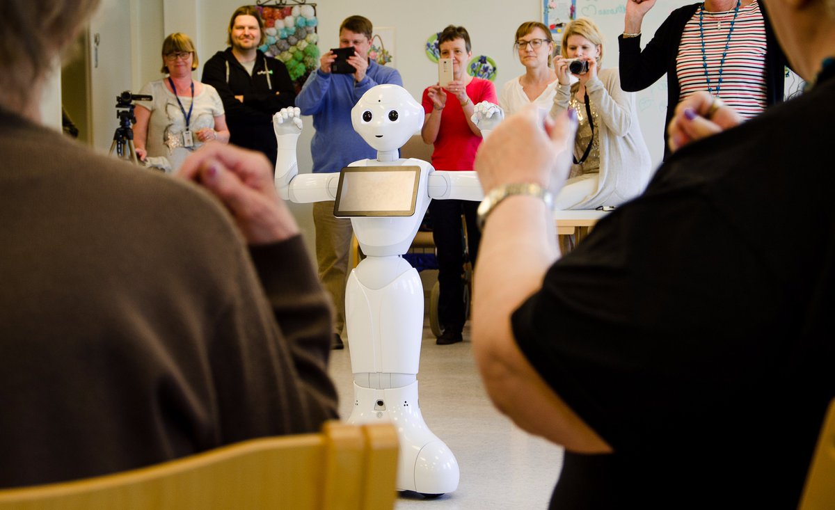 ROSERobotic's tweet photo. Kevään viimeisenä pilottina Sipoossa kotihoidon, @Laurea_UAS opiskelijoiden ja @codercoded yhdessä kehittämä jumppatuokio senioreille. https://t.co/dyfBQV3qoz