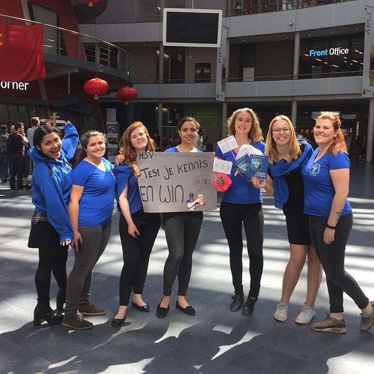 HaagscheStudent's tweet photo. Vandaag en morgen zijn weer weer op @DeHaagse Hogeschool! 💙 #HSV #DenHaag #Studentenvereniging 

▶️ Lees hier meer: https://t.co/WlzoBHWMEJ https://t.co/TGPgx3Lb1X