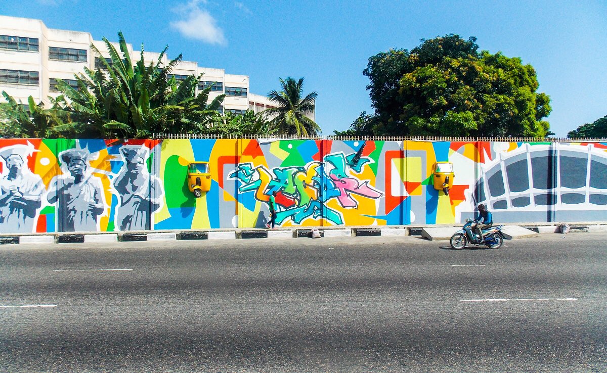 gidiguide_ng's tweet photo. @dami_vaughan @Lagos_50 @AweLagos @lucid_lemons @beforeidielagos @CyouthD @LOSairport @FarabaleCo @Ezie_goodlife The finished product at Ozumba Mbadiwe, simply amazing!
Hats off to @osa_seven 👏🏾👏🏾 
📸 #GidiGuideSpy https://t.co/gcQyDA97jS