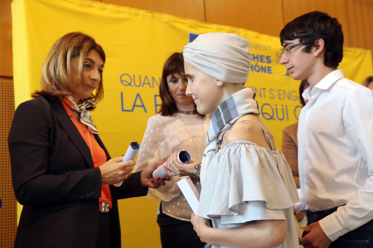 MartineVassal's tweet photo. #Collèges | Je remets le Prix des collégiens de #Provence à 354 collégiens méritants pour récompenser leur comportement exemplaire 👍 https://t.co/1AuhfqTfU4