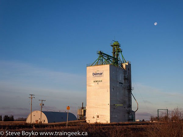 manitobahistory's tweet photo. MHS #MBhistoricsite of the day: Cargill / MB Pool “C” / Delmar Commodities Grain Elevator (Newdale RM Harrison Park) https://t.co/WAacNLyhL2 https://t.co/2uopglqyjz