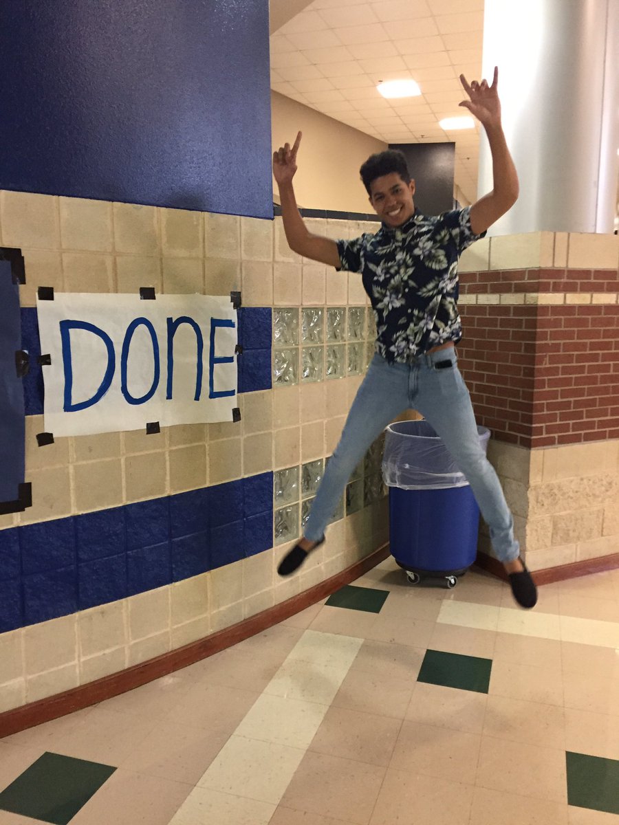 Hebron2017's tweet photo. Senior 2017- We are done! Good luck on your next path to adventure 🎉. Thank You Senior Class President Adam Halimi https://t.co/wYq6SVuqVH