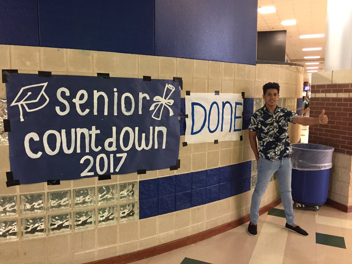 Hebron2017's tweet photo. Senior 2017- We are done! Good luck on your next path to adventure 🎉. Thank You Senior Class President Adam Halimi https://t.co/wYq6SVuqVH