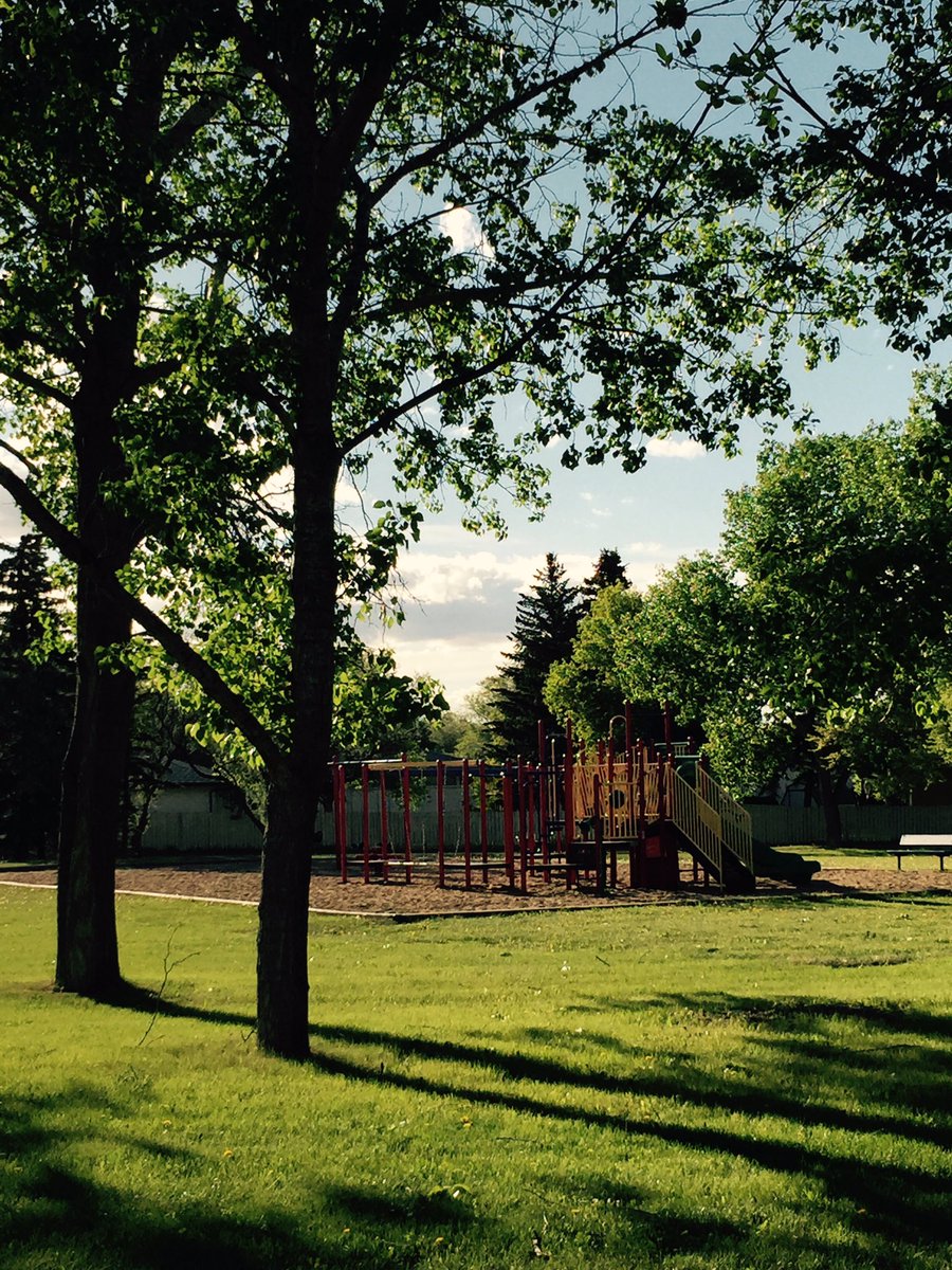 NormanviewWest's tweet photo. With weather like today why not get out to one of the parks in the area? #bastedo #YQR https://t.co/Rvg6Bue4K8