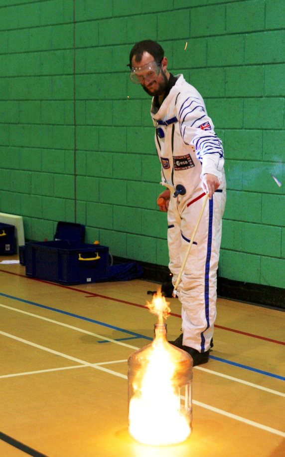 💥 #Throwback to the Whoosh Bottle last Friday at #FSciFest 🚀 Take part in fun activities this weekend 11-4 at The Lomond Centre, Glenrothes