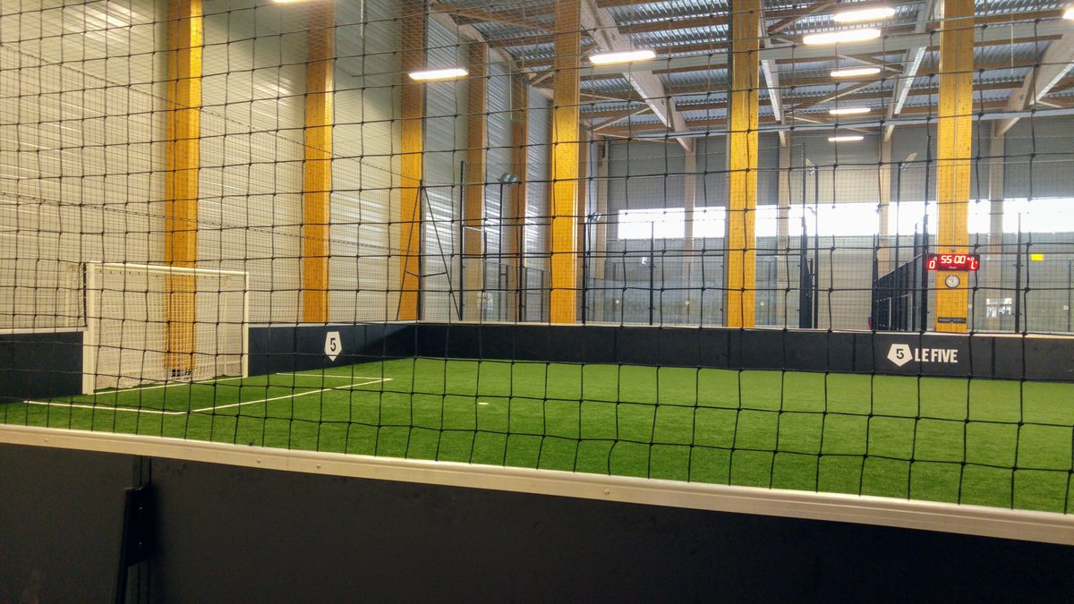 STLmakeupAddict's tweet photo. @LeaNature c'est aussi des terrains de foot ⚽, basket 🏀, badminton...  #Impressionnée  #LaRochelle https://t.co/WyPk4yAHdl