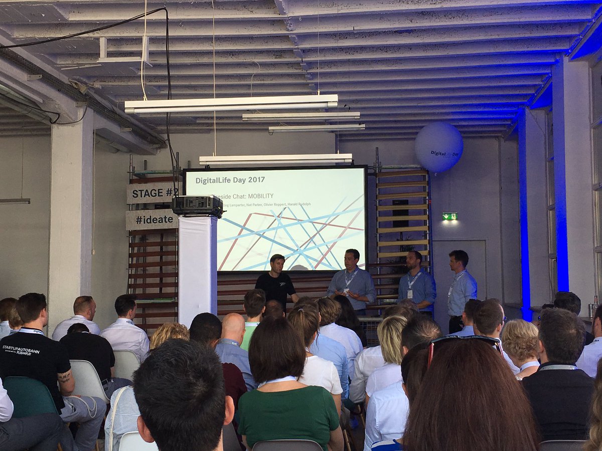 Our #autonomous human #drone #taxi #concept is still worth to talk about at #Daimler 's #digitallifeday2017 <a href="/moovel/">Moovel</a> lab.moovel.com/projects/auton…