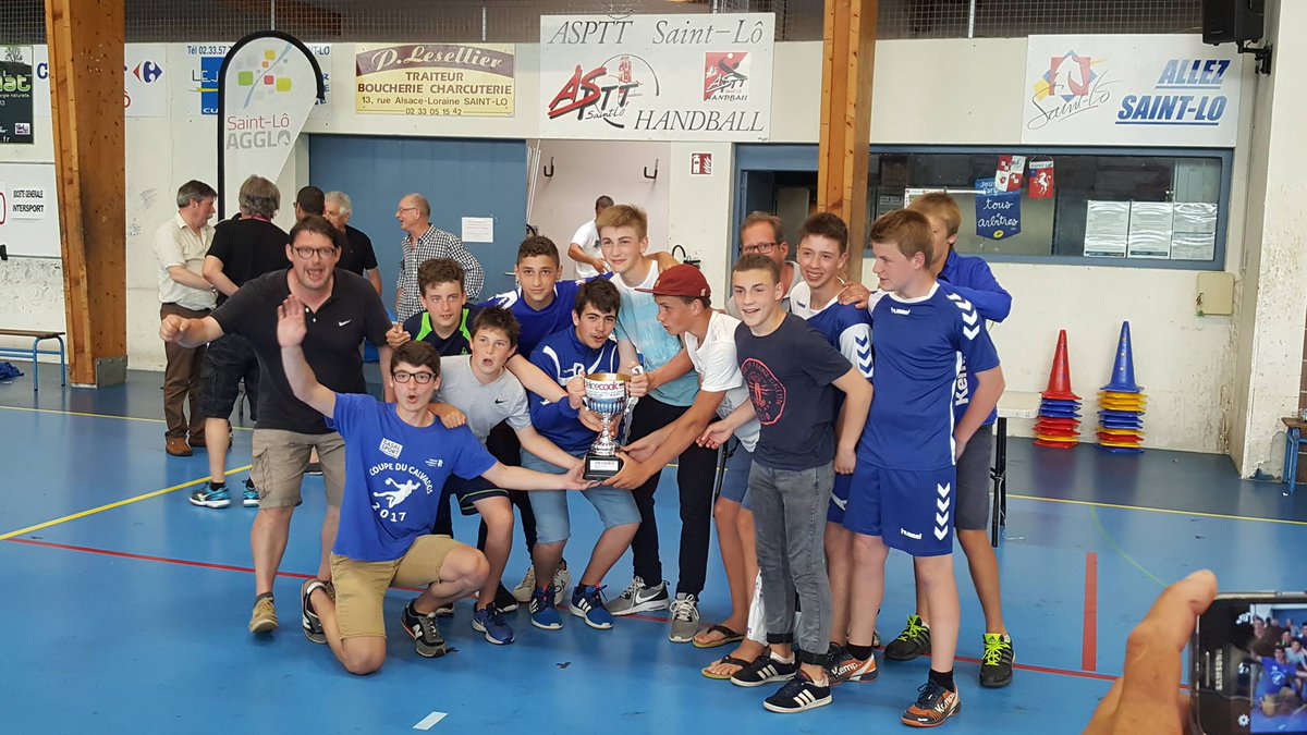 EPBB2010's tweet photo. Bravo à nos -13G et -15G pour leur victoire au tournoi de @SaintLoHand  !! #BienJouélesJeuns #GoEpbb PS: @EPBB2010 meilleur club du tournoi💪 https://t.co/15Fj4CCZdj