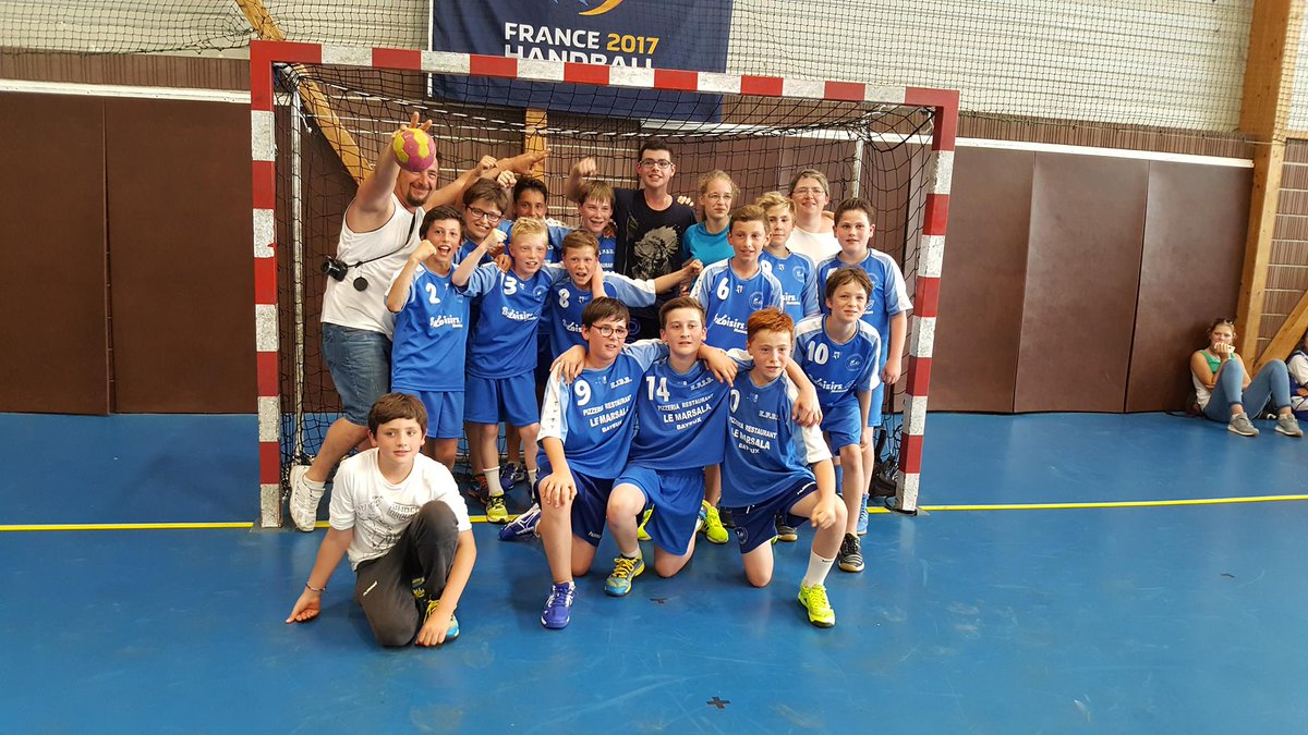 EPBB2010's tweet photo. Bravo à nos -13G et -15G pour leur victoire au tournoi de @SaintLoHand  !! #BienJouélesJeuns #GoEpbb PS: @EPBB2010 meilleur club du tournoi💪 https://t.co/15Fj4CCZdj