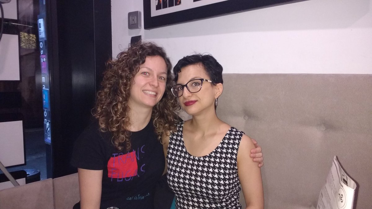 am_santamaria's tweet photo. Con la autora de esta fantástica obra, no podéis perderos #microabuela en el microteatro por dinero https://t.co/8VsW7RU96C