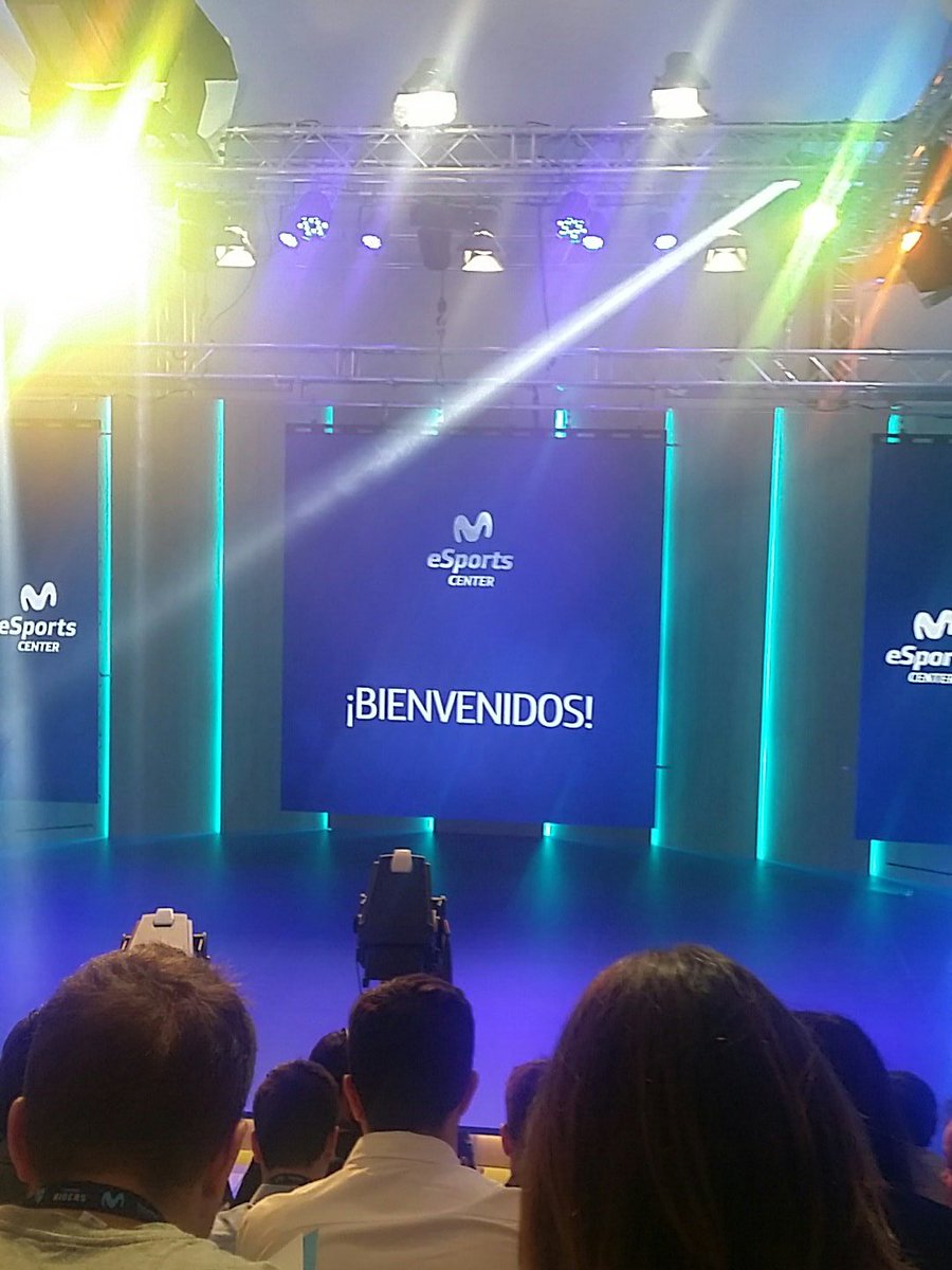 eSportsExCenter's tweet photo. En la presentación del centro  @MovistareSports @Movistar_Riders...expectación máxima!!! https://t.co/xR3GFOTHpi