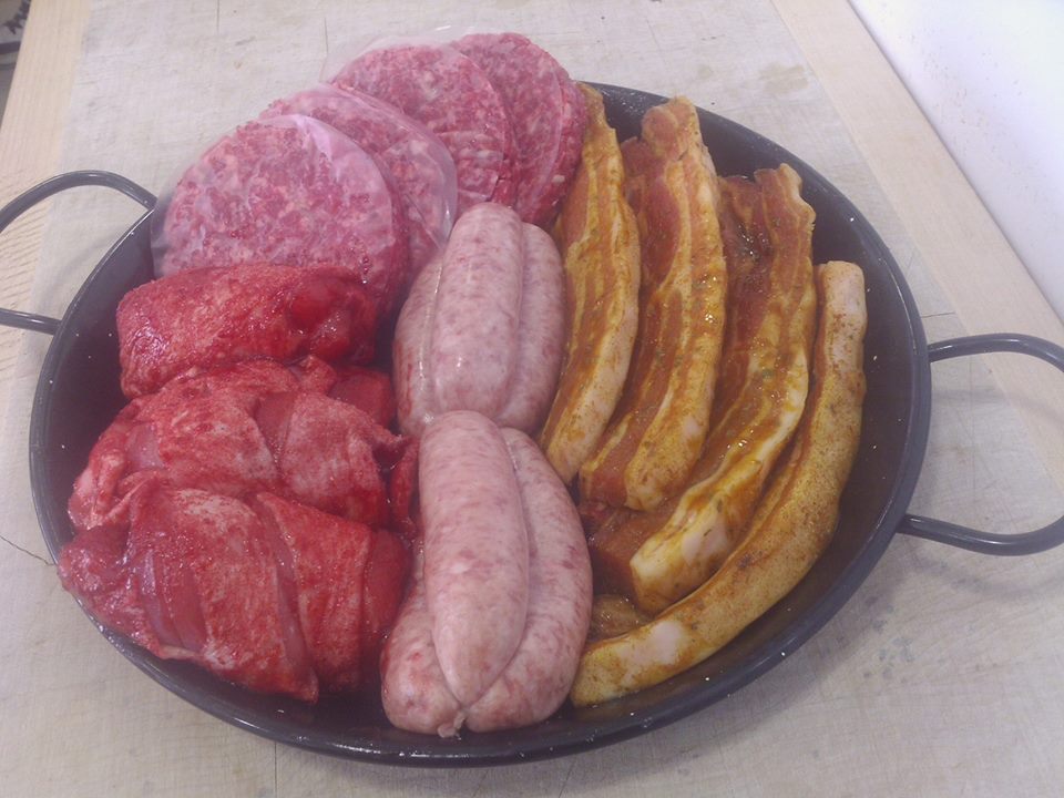 Buy our delicious BBQ pack which contains 4 x belly ribs, 4 x burgers, 4 x chicken pieces and add 1 lb of ordinary sausages for ONLY £9.99🍔🌭