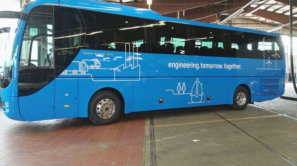 DueffelsDesign's tweet photo. Beschriftung für #Reisebus #Folien #Buswerbung #Werbung für das #Ruhrgebiet #MAN https://t.co/IDR38raO85