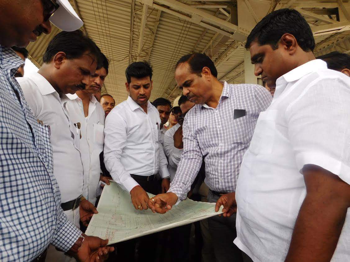 DrSEShinde's tweet photo. Good news for commutres from #Ambarnath. After persistent follow up, #CentralRailway has agreed to build home platform at Ambarnath station https://t.co/ZMPxaPclYo