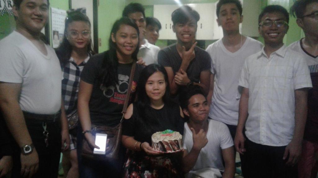 lallainesss's tweet photo. Happy birthday :) https://t.co/Wcljwejsul