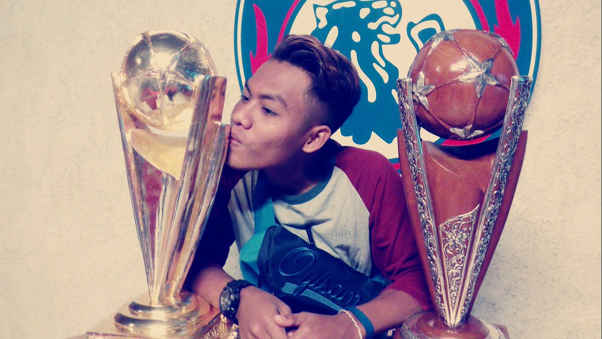 Zee24089012's tweet photo. Daripada cium umak , mending cium Iki 😀🦁 @AremafcOfficial @we_aremania #ruanggantiaremafc #pialapresiden https://t.co/iG9Zl1kkrH