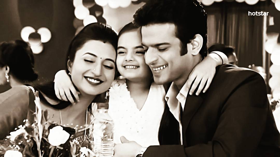 Priyadarsini_85's tweet photo. #IshRaRu ππ
First Ever Family Huggieeπππ
Dis is real YEH HAI MOHABATTEIN.
β€β€
#JaansOfYHM π
#MissingDemπ
@TheKaranPatel @Divyanka_T π ππππ https://t.co/U0aXDtD3V5