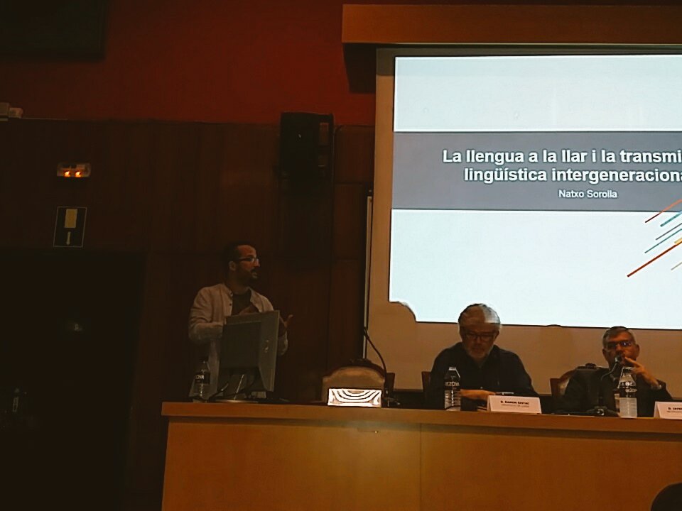 llenguacatalana's tweet photo. .@natxosorolla @CuscUB: la transmissió lingüística a la Franja mostra estabilitat, però la pèrdua de presència a la llar canvia tendències https://t.co/F92rss0fHF