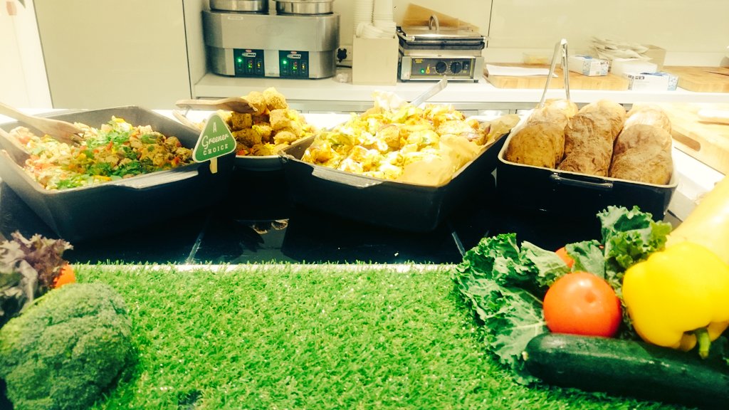 cbar_smc's tweet photo. Wrap bar! Chicken or falafel wrap at CBAR_SMC and it's greener choice too! #CBar #greenerchoice #wrapbar https://t.co/ksLhPho4Ed