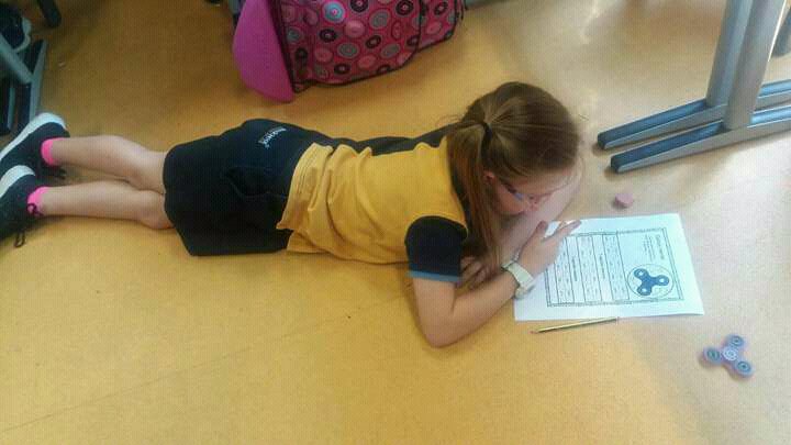 FdezAnna's tweet photo. ¡Día del #espinner! Si no puedes con el enemigo, ¡únete a él! #MatesDivertidas @Novaschool_es @ConsueloSendra @LucieWhiddon @MariaPorrasP https://t.co/NIqtUFqLrg