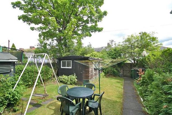 This beautiful property located right in the heart of #WestEnd offers spacious accommodation <a href="/dallasmcmillan/">Dallas McMillan</a>. bit.ly/2rajWoC #gspc