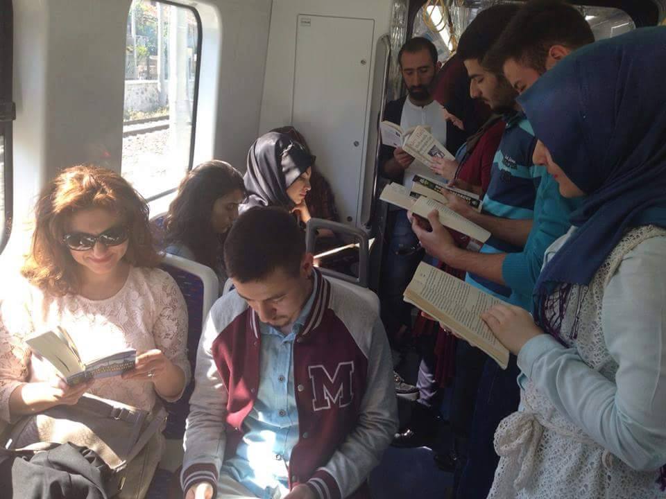 biciyo's tweet photo. İzmir metrosunda güzel şeyler oluyor https://t.co/NEmZgZg5vZ