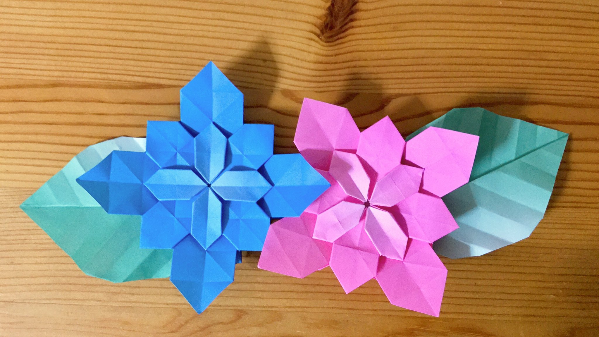 ট ইট র Origami 折り紙 のいいところ 折り紙で季節を感じることができる あじさいは おりがみ工房 おりがみ あじさい折り 藤本修三ワールド プロジェクトf 編 より 葉っぱは 決定版 日本のおりがみ12か月 山口真 著 より 折り紙 Origami