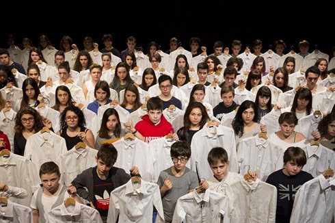 Al termine #FuturiMaestri progetto di teatro per bambini e ragazzi spettacolo 3-11 giugno Arena del Sole Bologna sanlazzarocultura.it/?p=909