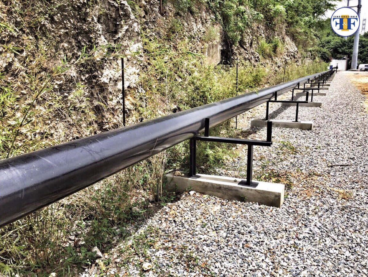 ConstsFF's tweet image. Oleoducto en tuberías de hierro negro 12" de 3/8" de espesor para descargar combustible de una embarcación a tanques de almacenamiento ⛽.