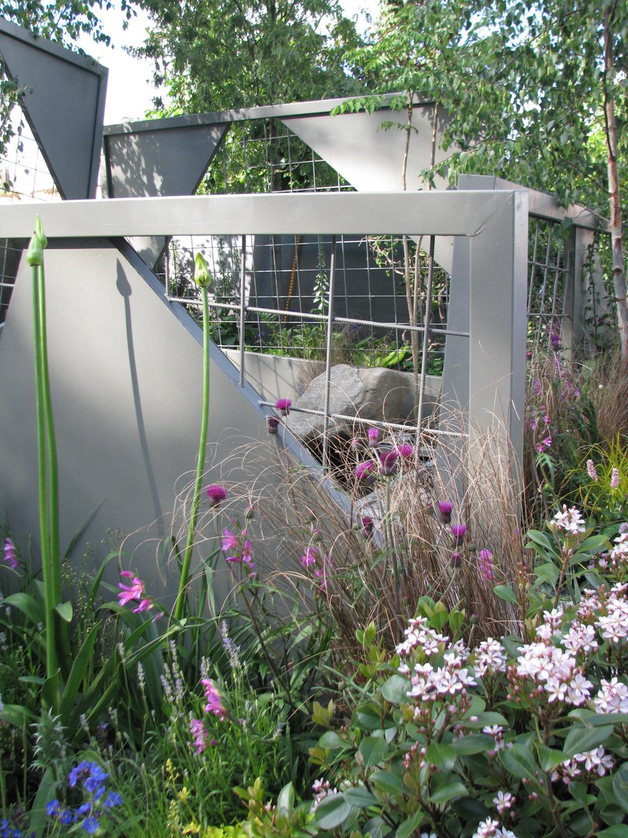 NottsLocalNews's tweet photo. A positive take on metal health wins gold at RHS Chelsea Flower Show https://t.co/7FFROxf4gS #Rushcliffe #Nottingham #Nottms https://t.co/kwihUTp2nw