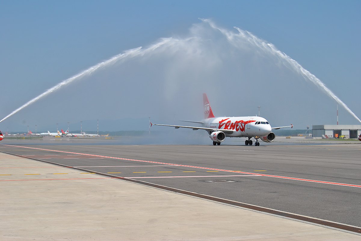 VolaBologna's tweet photo. @flyernest event ceremony! Good luck #Ernest 
Report: https://t.co/26dqd1Ynrc
@aviationcommons #avgeek https://t.co/cbcXAqn4XA