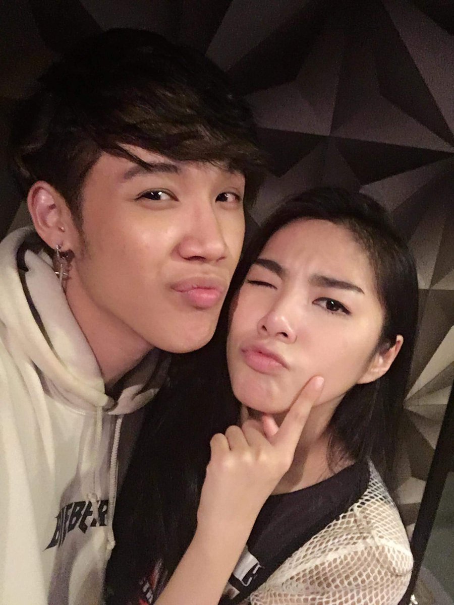 Orchidkszz's tweet photo. แกงส้ม กะ สาวๆ ดาวแปด *8
เห็นแล้วก็คิดถึงงงง จากติ่ง #thestar8 #thestar8reunion #แกงส้ม #สมายด์ #สต๊อป #เฟรม 
Cr.Thank pic https://t.co/1abiq1Juq9