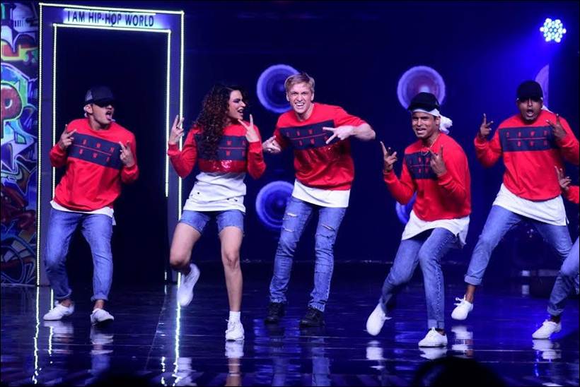 SCREEN (@ieentertainment) on Twitter photo #NachBaliye8 : <a href="/Divyanka_T/">Divyanka T Dahiya</a> refuses to play safe as <a href="/iaashkagoradia/">Aashka Goradia</a> #BrentGoble get eliminated
indianexpress.com/photos/enterta⦠#NachBaliye8 : <a href="/Divyanka_T/">Divyanka T Dahiya</a> refuses to play safe as <a href="/iaashkagoradia/">Aashka Goradia</a> #BrentGoble get eliminated
indianexpress.com/photos/entertaβ¦