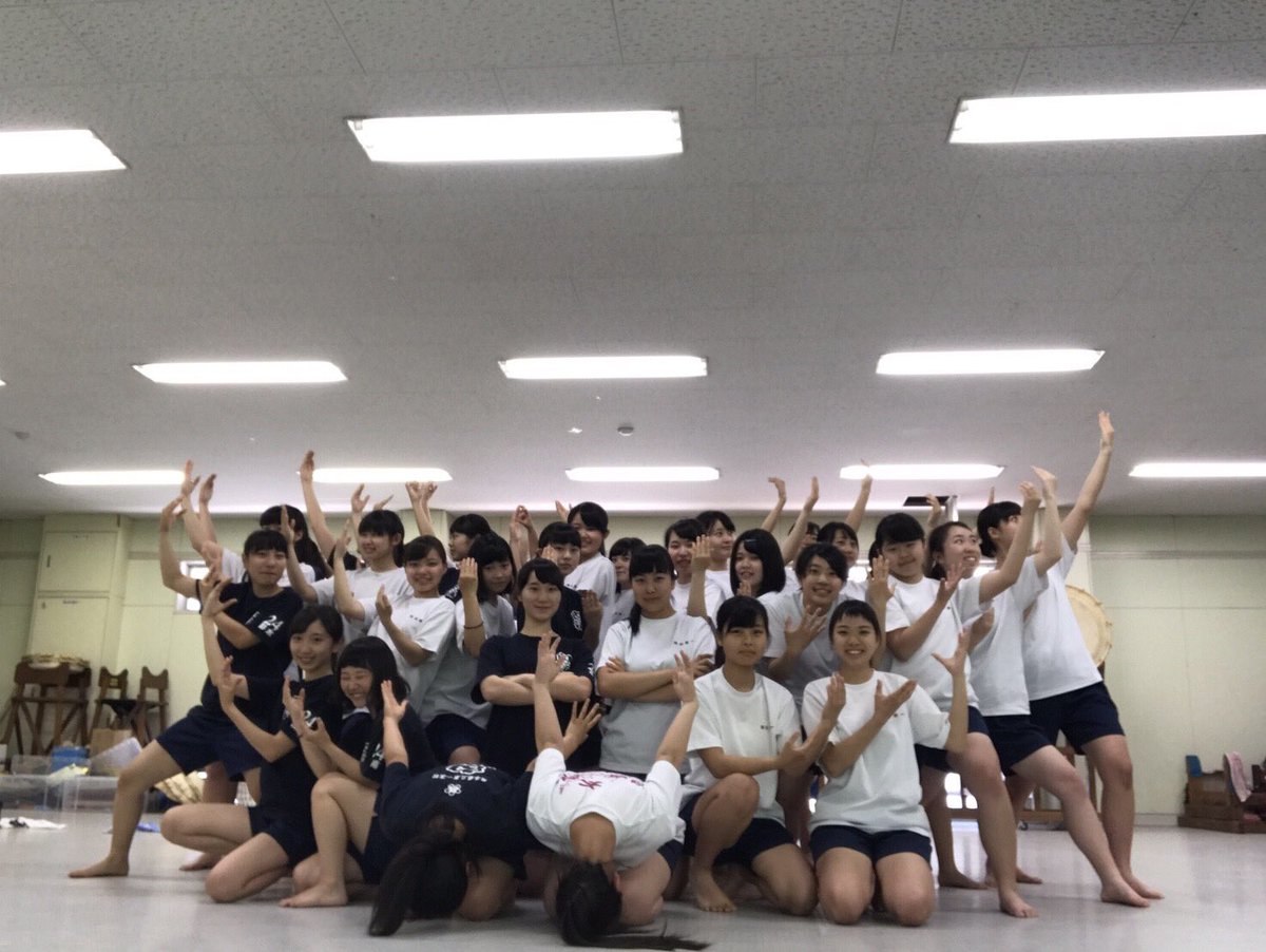 natsu_pini's tweet photo. 白梅太鼓部です🌸
明日の昼休みに売店前で、県大会前にも披露させていただいた「彩」という曲を叩きます！ 

６月４日、日曜日
午前９時半〜１１時半
第一高校の体育館で24代目の引退公演を行います！３年生ラストの舞台、ぜひ見に来てください😊✨✨
お待ちしております。 https://t.co/1NNvdN8YHd
