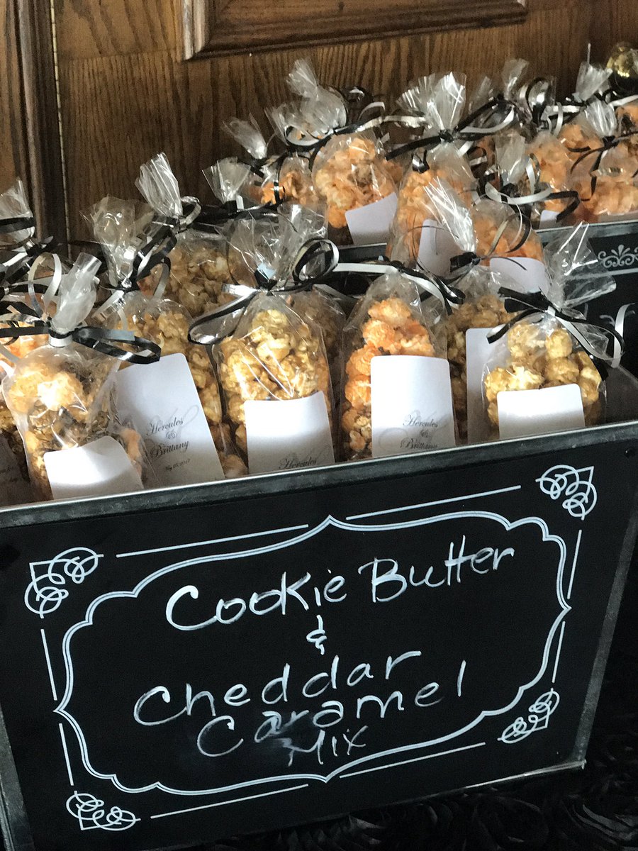 ipopgourmet's tweet photo. Cookie butter &amp; cheddar caramel gourmet popcorn wedding favors #weddingWednesday #tampa #wedding https://t.co/YGiLXVwD3O