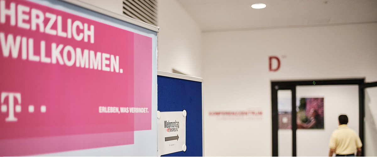 steve__alter's tweet photo. Erfolgreich Digitalisiert mit T-Systems. 
4 begeisternde Vorträge beim #Webmontaghh.
https://t.co/7eYU7BQtDb
#telekomwall https://t.co/Cwt6j4rnae