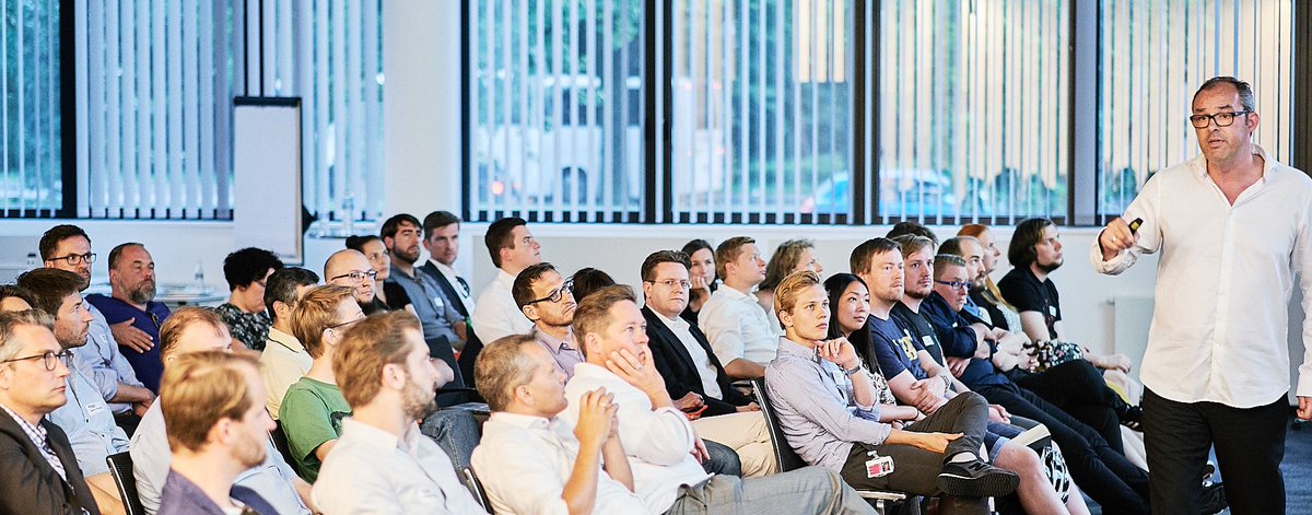 steve__alter's tweet photo. Erfolgreich Digitalisiert mit T-Systems. 
4 begeisternde Vorträge beim #Webmontaghh.
https://t.co/7eYU7BQtDb
#telekomwall https://t.co/Cwt6j4rnae