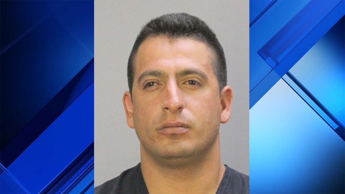 Police: Man steals ex-girlfriend's keys, breaks into home, kills dog bit.ly/2qA7RKI https://t.co/zo4MHHHpAu