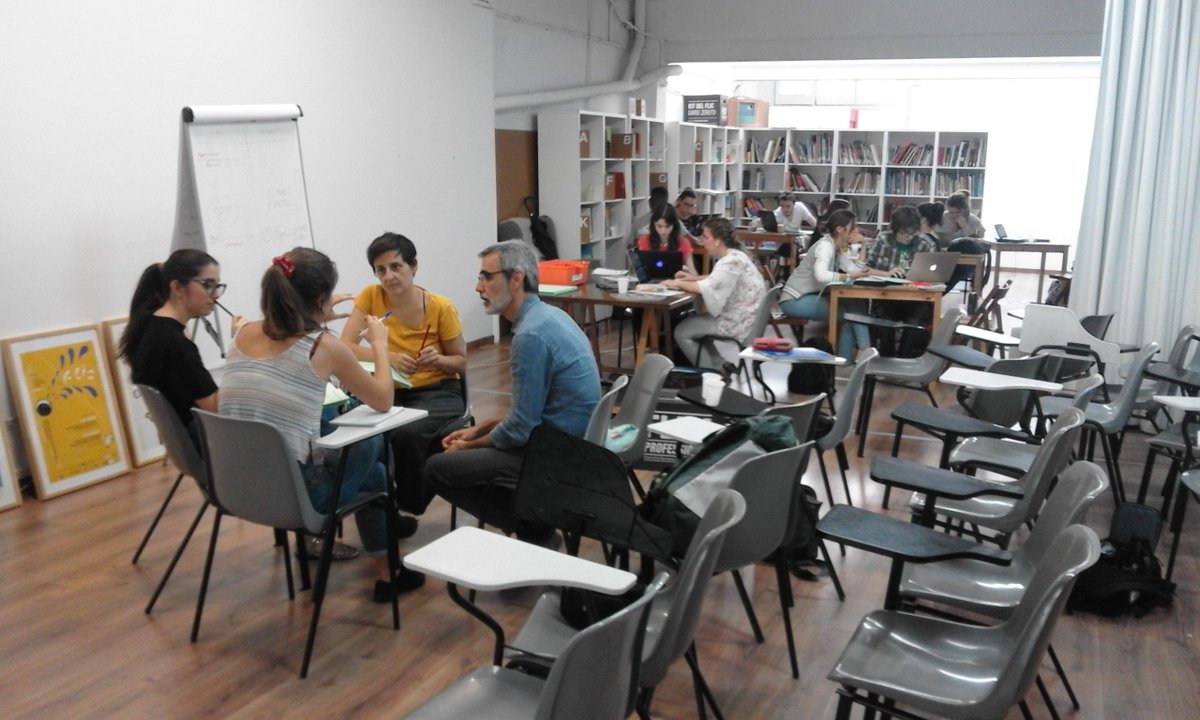 labdig_bcn's tweet photo. Han començat els matchings i estem fent bullir el cap i aplicant les eines digitals per ensenyar-ho a les editorials #LABdig #FOP @tantagora https://t.co/U8c4iABVkJ