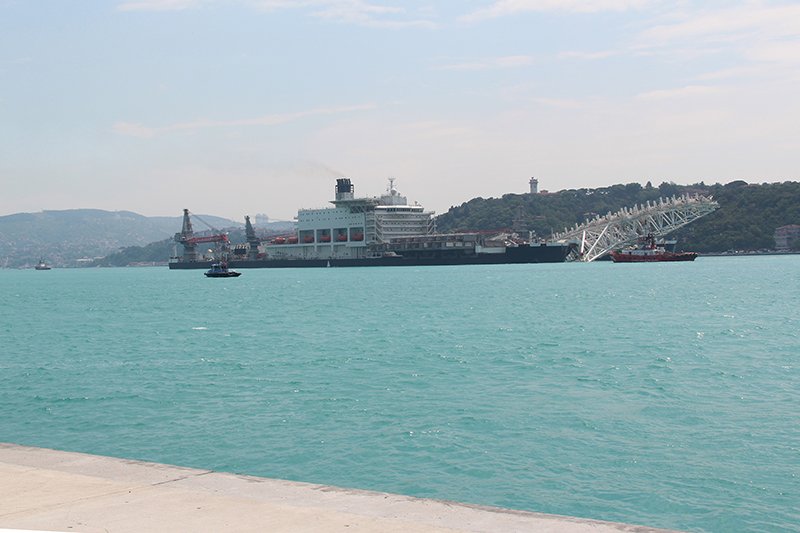 El <a href="/PioneringSpirit/">Pioneering Spirit</a>, el mayor buque del mundo, va al Mar Negro a colocar un gasoducto. Cierran el Bósforo. Esto también es Estambul.