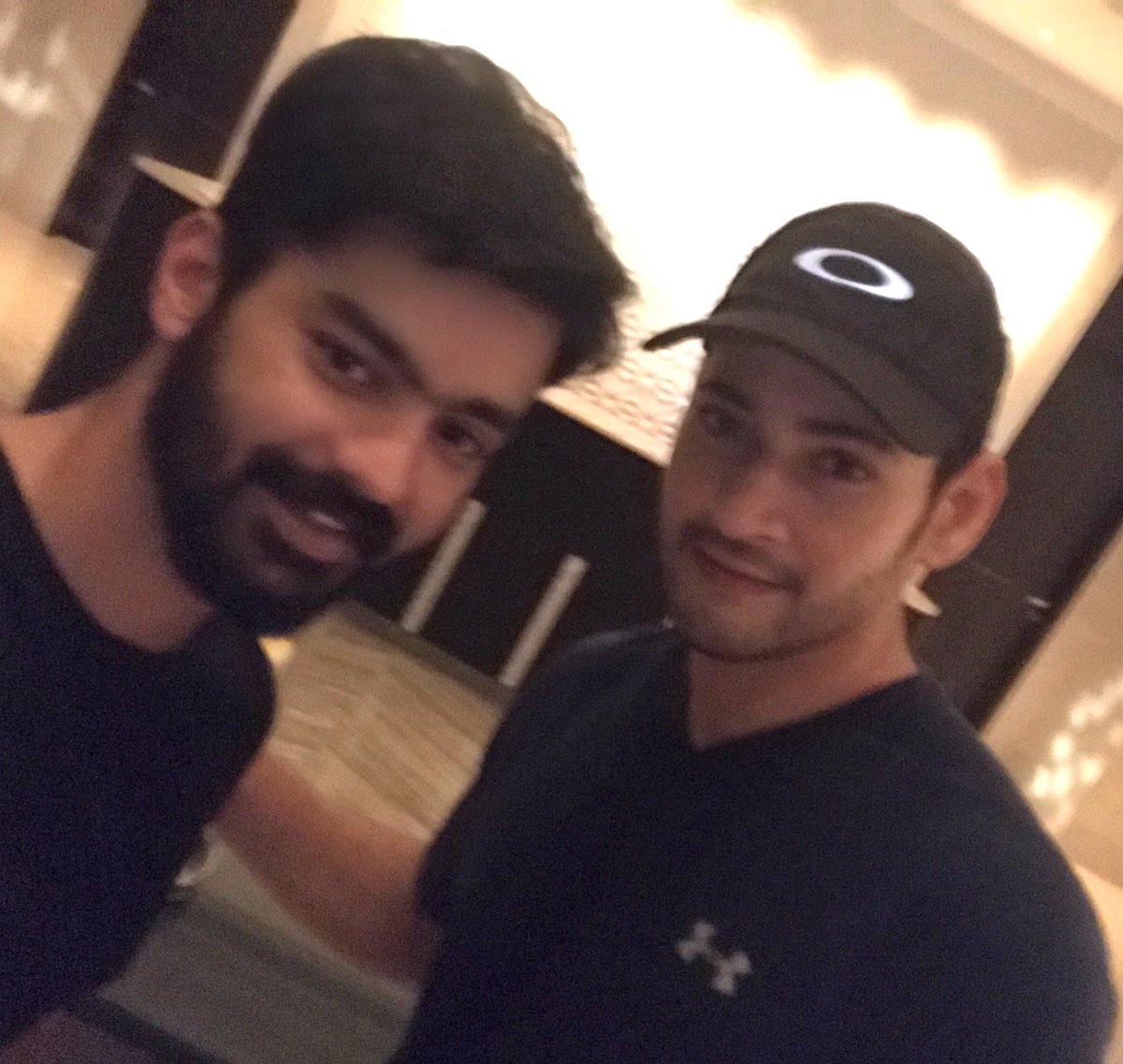 MaheshVijayFC's tweet image. Actor @MahatOfficial with #Superstar @urstrulyMahesh @ Chennai 😍😍

#SPYderTeaserOnTheWay