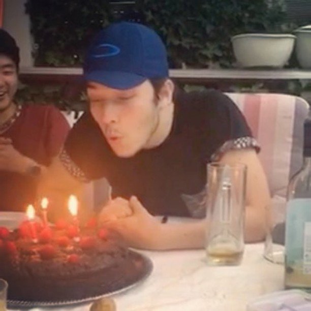 KlausGoe's tweet photo. Happy 21! 🍫🎂🍻#BDAY #cake #riiver #riivermusic #21stbirthday https://t.co/L4gXqt8yTc